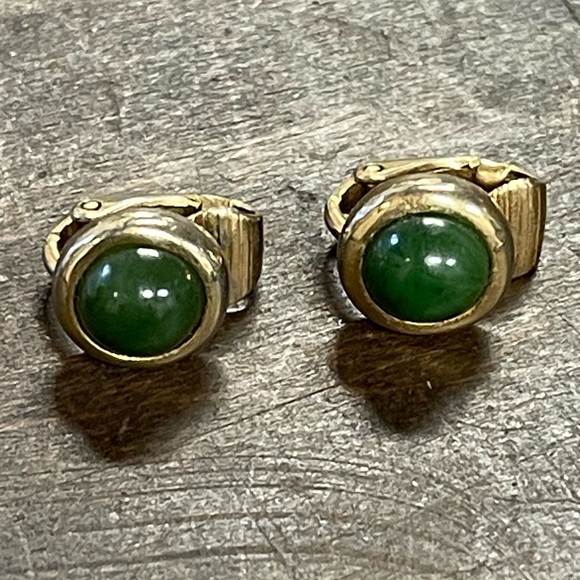 Avon Vintage Green Round Stone Clip On Earrings - Picture 2 of 9